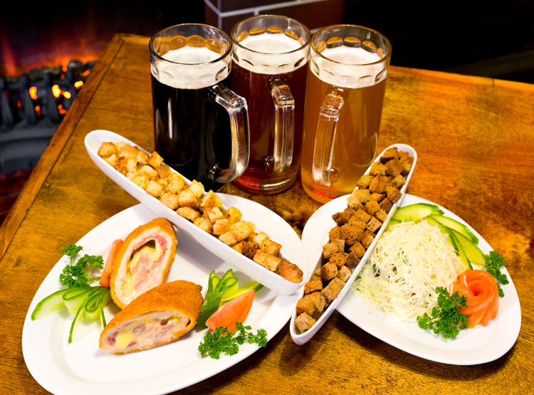 Їжа і напої: як правильно поєднувати на святковому столі